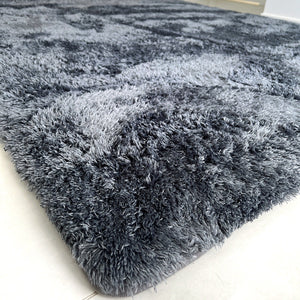 Close up photo of the dark grey Relax Mat, showing the shaggy high pile fibres of Muscle Mat Deluxe Shaggy Relax Mat which is Best Shaggy Relax Mat of Australia.